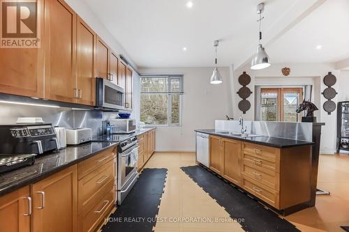 186 Wyndham Street, Mississauga, ON - Indoor Photo Showing Kitchen