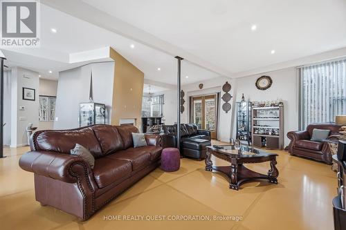 186 Wyndham Street, Mississauga, ON - Indoor Photo Showing Living Room