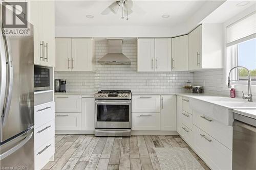 25 Greenock Drive, Kitchener, ON - Indoor Photo Showing Kitchen With Stainless Steel Kitchen With Upgraded Kitchen