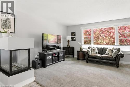 25 Greenock Drive, Kitchener, ON - Indoor Photo Showing Living Room