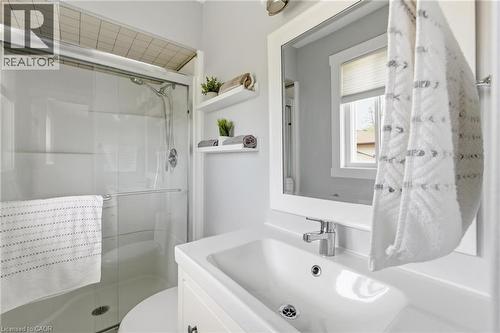 25 Greenock Drive, Kitchener, ON - Indoor Photo Showing Bathroom