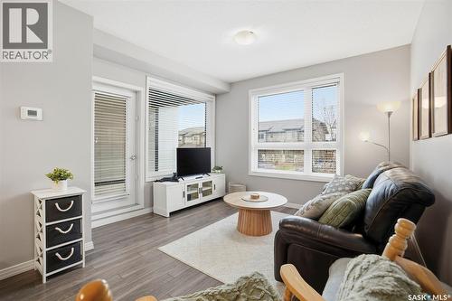 102 225 Maningas Bend, Saskatoon, SK - Indoor Photo Showing Living Room