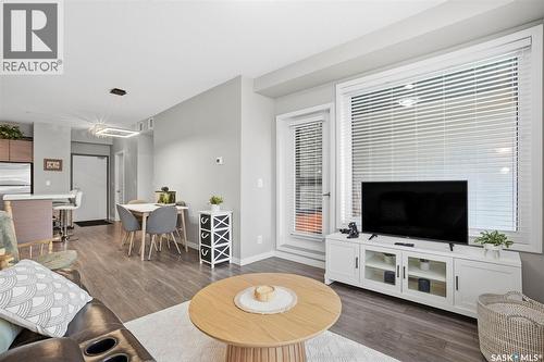 102 225 Maningas Bend, Saskatoon, SK - Indoor Photo Showing Living Room