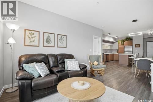 102 225 Maningas Bend, Saskatoon, SK - Indoor Photo Showing Living Room