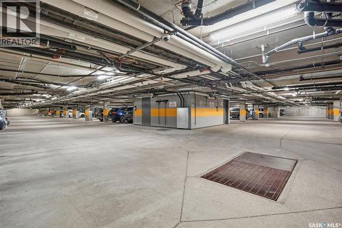 102 225 Maningas Bend, Saskatoon, SK - Indoor Photo Showing Garage