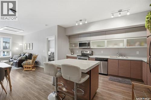 102 225 Maningas Bend, Saskatoon, SK - Indoor Photo Showing Kitchen With Stainless Steel Kitchen
