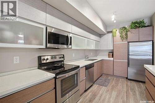 102 225 Maningas Bend, Saskatoon, SK - Indoor Photo Showing Kitchen With Stainless Steel Kitchen