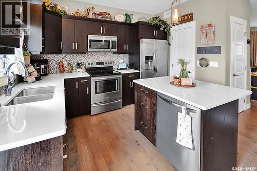 524 Maple Crescent, Warman, SK - Indoor Photo Showing Kitchen With Stainless Steel Kitchen With Double Sink