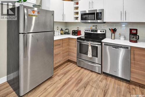 524 Maple Crescent, Warman, SK - Indoor Photo Showing Kitchen With Stainless Steel Kitchen