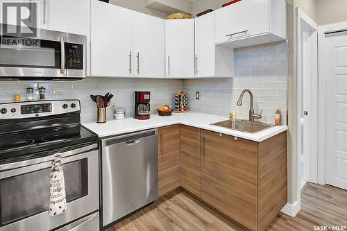 524 Maple Crescent, Warman, SK - Indoor Photo Showing Kitchen With Stainless Steel Kitchen