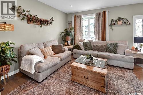 524 Maple Crescent, Warman, SK - Indoor Photo Showing Living Room