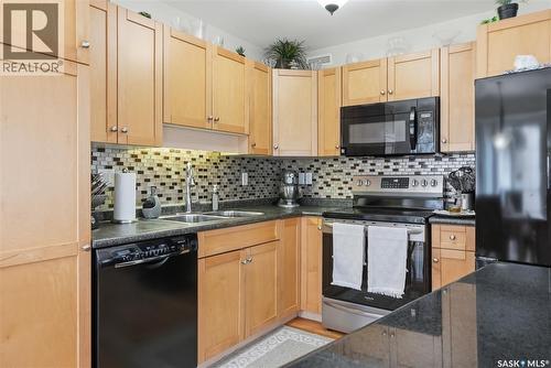 1 118 Pawlychenko Lane, Saskatoon, SK - Indoor Photo Showing Kitchen With Double Sink