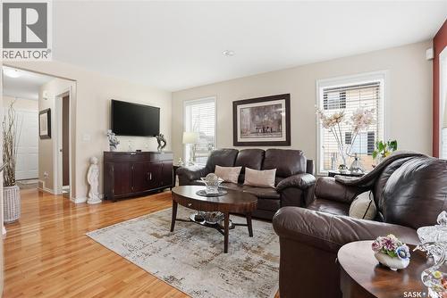 1 118 Pawlychenko Lane, Saskatoon, SK - Indoor Photo Showing Living Room