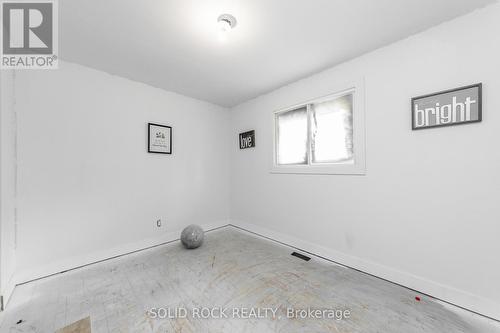20 Norway Spruce Street, Ottawa, ON - Indoor Photo Showing Other Room