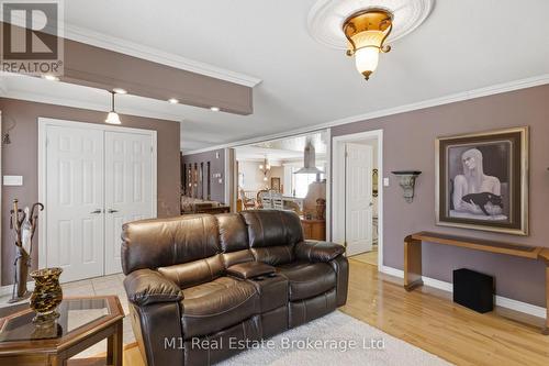 2 Joanne Crescent, Minto, ON - Indoor Photo Showing Living Room