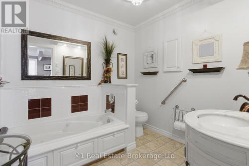2 Joanne Crescent, Minto, ON - Indoor Photo Showing Bathroom