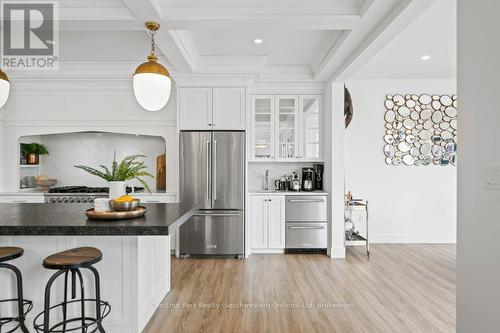 27 Vardon Drive, Guelph (Dovercliffe Park/Old University), ON - Indoor Photo Showing Kitchen With Upgraded Kitchen