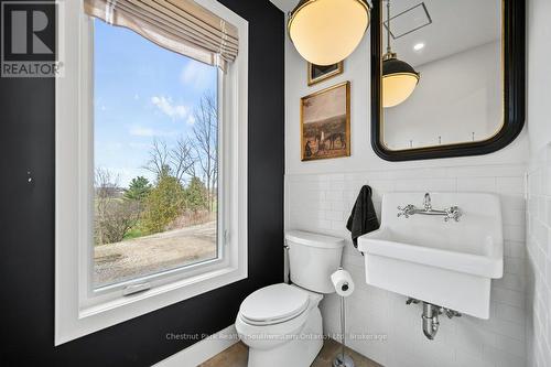 Main floor 2-piece bath - 27 Vardon Drive, Guelph (Dovercliffe Park/Old University), ON - Indoor Photo Showing Bathroom