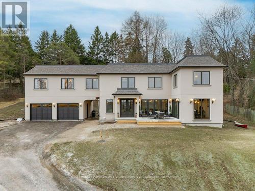 Situated at the end of a secluded, private drive - 27 Vardon Drive, Guelph (Dovercliffe Park/Old University), ON - Outdoor