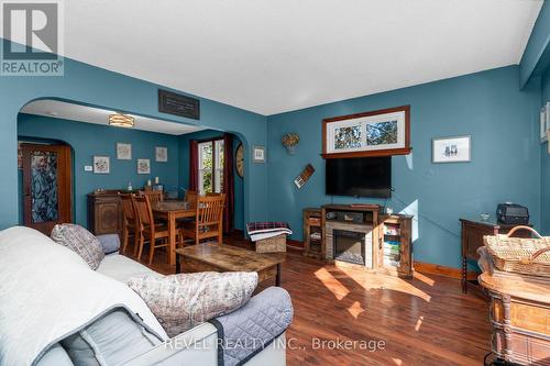 2940 Old Second Road S, Springwater, ON - Indoor Photo Showing Living Room