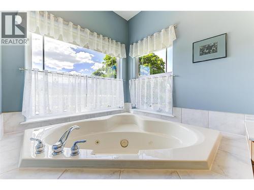 3520 Fitzgerald Road, Kelowna, BC - Indoor Photo Showing Bathroom