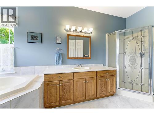 3520 Fitzgerald Road, Kelowna, BC - Indoor Photo Showing Bathroom