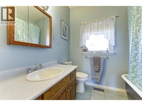 3520 Fitzgerald Road, Kelowna, BC - Indoor Photo Showing Bathroom