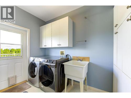 3520 Fitzgerald Road, Kelowna, BC - Indoor Photo Showing Laundry Room