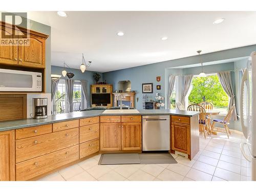 3520 Fitzgerald Road, Kelowna, BC - Indoor Photo Showing Kitchen
