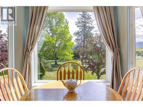 3520 Fitzgerald Road, Kelowna, BC - Indoor Photo Showing Dining Room