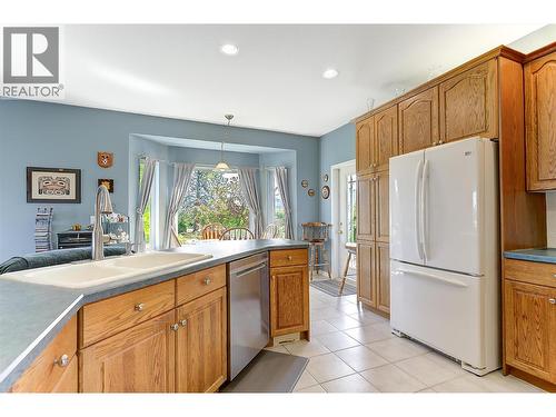 3520 Fitzgerald Road, Kelowna, BC - Indoor Photo Showing Kitchen
