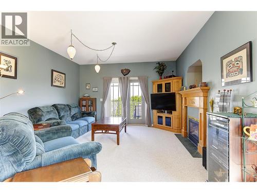 3520 Fitzgerald Road, Kelowna, BC - Indoor Photo Showing Living Room With Fireplace