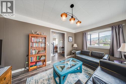 490 Austad Lane, Trail, BC - Indoor Photo Showing Living Room