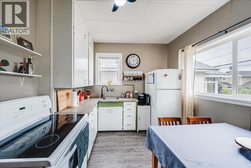 490 Austad Lane, Trail, BC - Indoor Photo Showing Kitchen