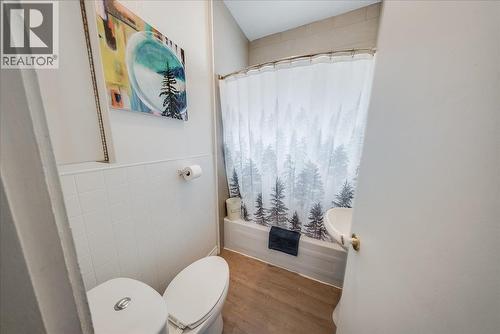490 Austad Lane, Trail, BC - Indoor Photo Showing Bathroom