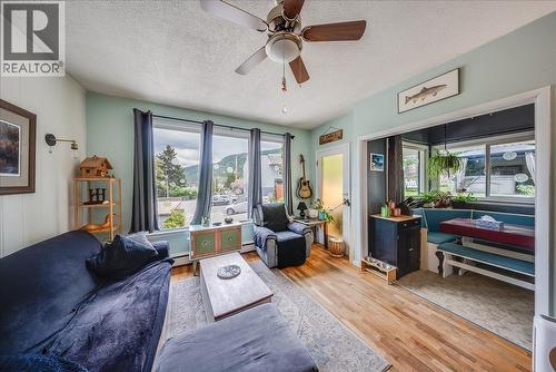 490 Austad Lane, Trail, BC - Indoor Photo Showing Living Room