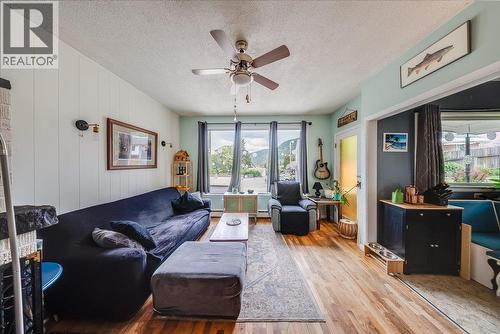 490 Austad Lane, Trail, BC - Indoor Photo Showing Living Room