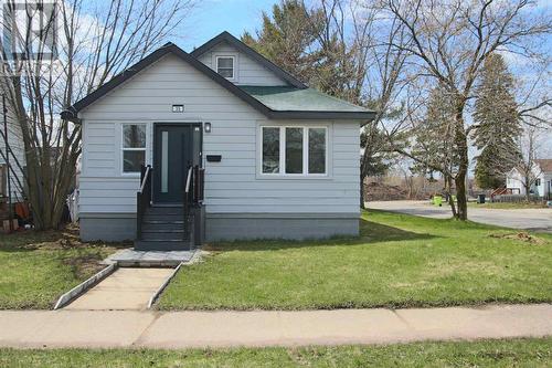 35 Walnut ST  Sault Ste. Marie, ON P6B 2E3