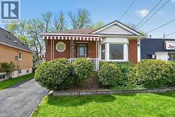 954 QUEENSDALE Avenue E  Hamilton, ON L8T 1H6