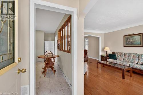 954 Queensdale Avenue E, Hamilton, ON - Indoor