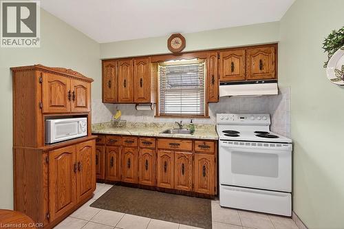 954 Queensdale Avenue E, Hamilton, ON - Indoor Photo Showing Kitchen