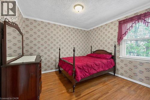 954 Queensdale Avenue E, Hamilton, ON - Indoor Photo Showing Bedroom