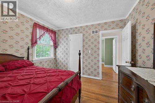 954 Queensdale Avenue E, Hamilton, ON - Indoor Photo Showing Bedroom