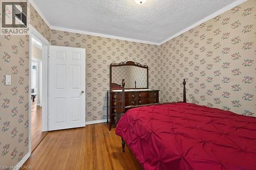 954 Queensdale Avenue E, Hamilton, ON - Indoor Photo Showing Bedroom