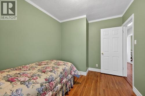 954 Queensdale Avenue E, Hamilton, ON - Indoor Photo Showing Bedroom