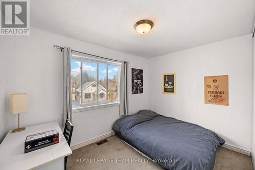 58 Beverley Avenue, Ottawa, ON - Indoor Photo Showing Bedroom