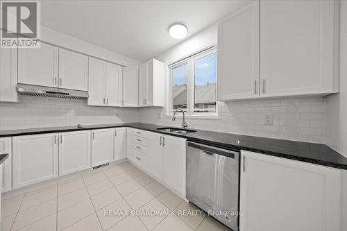 333 Haliburton Heights, Ottawa, ON - Indoor Photo Showing Kitchen
