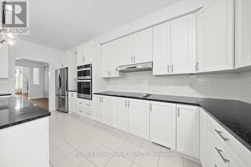 333 Haliburton Heights, Ottawa, ON - Indoor Photo Showing Kitchen With Upgraded Kitchen