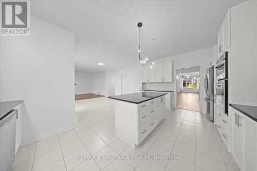 333 Haliburton Heights, Ottawa, ON - Indoor Photo Showing Kitchen With Upgraded Kitchen