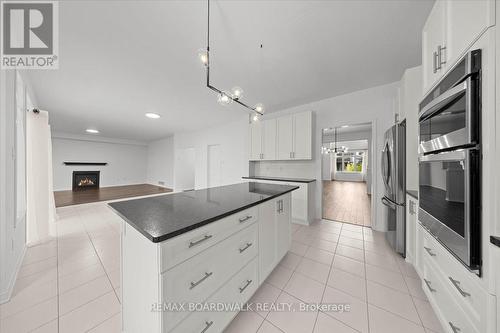 333 Haliburton Heights, Ottawa, ON - Indoor Photo Showing Kitchen With Upgraded Kitchen